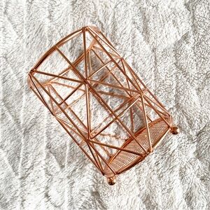 rose gold pen/pencil metal organizer.